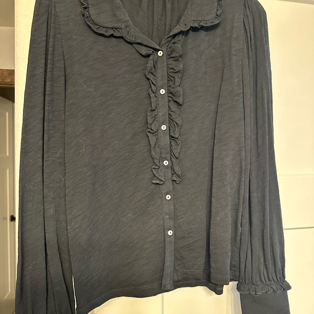 GOLDIE Women's Ruffled Button-Up Top - Black size medium excellent condition